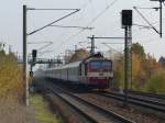 CD 371 003 fährt am 14.11.2014 mit einen EC am Haken durch Dresden-Strehlen.