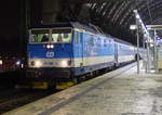 CD 371 003-5  Jana  mit dem EC 179  Alois Negrelli  von Hamburg-Altona nach Praha hl.n, am 17.02.2017 in Dresden Hbf.