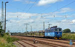 Mit einem leeren Autozug vom BLG-Standort Falkenberg(E) aus war 372 013 am 05.08.17 durch Weißig (b.