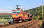 Skoda transportiert Skoda: 372 008 mit Automobilganzug aus Tschechien am 01.08.2013 bei Königstein.