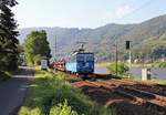 372 014-1 zusehen mit einem Autozug am 18.07.20 in Ústí nad Labem-Střekov.