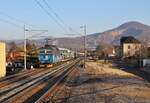 372 008-3 war mit einem Autozug am 13.02.22 in Libochovany zu sehen. 