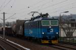 CD Cargo 372 012 ist mit einem bunt gemischten Gterzug Richtung Dresden unterwegs. Heidenau-Sd, 28.02.2013