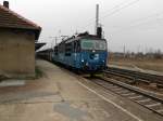 372 007-5 durchfhrt  mit ihren leeren Autotransportwagen am 18.03.2014  den Bahnhof Falkenberg/Elster auf Gleis 3.