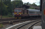 372 011-1 durchfährt mit einem kurzen Güterzg  den Bahnhof Coswig (Sachsen)
Am Anfang des Zuges laufen 2 IC Wagen. 05.06.2016 17:56 Uhr.