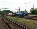 TGV Nex 98103 in Tschechien. SŽ 193 901-6 zieht den TGV PSE Nr. 16, am 5.6.2022 am Bahnhof Kralupy nad Vltavou