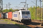 386 017, mit Containerganzug in Lehrte, am 08.05.2016