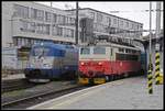 380 012 + 242 253 nebeneinander in Brno hlavni nadrzi am 26.11.2018.