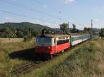 Die 242 230 mit einem Os nach Pilsen am 28.08.2014 unterwegs bei Lužany.