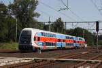 City Elefant in rot blauer Lackierung fährt aus Richtung Pardubitz kommend am 19.8.2011 in Zabori nad Labem ein.