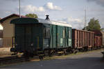 Ein Nahgüterzug mit Güterzuggepäckwagen Sonntags abgestellt in Ceske Lipa hln.