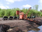 Feldbahn Franzensbad, Eimerkettenbagger bei der Beladung, 14.05.2015 