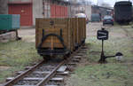 2 zu Aussichtspersonenwagen umgebaute Loren in Turnov.