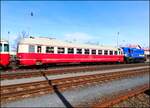 KZC Beiwagen Amx 050 037-1(Balm 70 54 2-09 150-0, Baujahr 1968)in HBf, Rakovník am 6. 4. 2024.