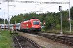 ÖBB 1116 088-6 fährt am 22.September 2018 mit dem Os 3800  Donau Moldau  (Linz - Ceske Budejovice) in den Bahnhof Kaplice ein.