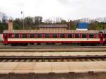 Personenwagen ČD Bdtn 2.Klasse auf dem Bahnhof Mladá Boleslav am 21.4.2014.