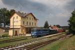 JHMD T47 015 (705 915-7) ist am 05.August 2018 mit dem OS 21254 von Jindrichuv Hradec im Endbahnhof Nova Bystrice angekommen.