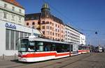 Tschechien / Straßenbahn (Tram) Brno / Brünn: Vario LF2R.E - Wagen 1094 sowie Vario LFR.E - Wagen 1596 von Dopravní podnik města Brna a.s. (DPMB), aufgenommen im März 2017 am Hauptbahnhof der tschechischen Stadt Brünn.