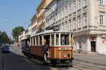 Triebwagen 107 + Pferdebahnwagen 6 in der Veveri ulice auf der Fahrt zur Fahrzeugparade anläßlich des 150 jährigen Jubiläums der Straßenbahn Brünn.