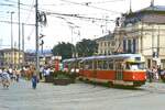 Straßenbahn Brno/Brünn: Im Juli 1989 wurden in Brno noch Tatra T2 eingesetzt, hier der T2R 1472 und ein weiterer T2 am Hauptbahnhof.
