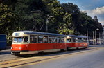 Im Juli 1989 setzte die Straßenbahn in Brno/Brünn noch einige Tatra T2 ein, wie hier den T2 1457 (?) und einen weiteren T2 auf der Linie 8.