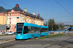 Ostrava

Auch die neueste Generation soll gezeitgt werden, der Stadler Tange NF2 1704 hier als Linie 4, Náměstí Republiky, 20.09.2018 