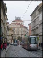 Treffen zweier Straenbahnen im Prager Stadteil Mal Strana: 9159 begegnet 9148 (23.10.2011)