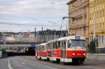 T3SUCS 7064 + 7155 als Linie 9 in der Seifertova ulica auf dem Weg nach Spojovaci.