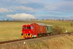 Am 16.04.16 hatten wir eine Fotofahrt mit T211 0608 und M131 1513 von Křimov nach Vejprty und zurück. Hier ist T211 0608 mit einem Nahgüterzug in Rusová zu sehen.