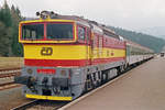 01. Mai 1997, im Bahnhof Böhmisch Eisenstein steht ein Zug der CD mit Lok 750 081-2
