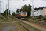 CSD E422 0003 (CD 100 003-3) fährt am 25.August 2018 mit dem Os 28410 (Tabor - Bechyne) in den Bahnhof Malsice ein.