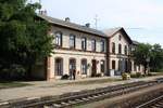 Aufnahmsgebäude des Bahnhof Strelice am 18.August 2018.