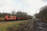 742 522-6 (IDS) ist am 13.02.24 mit einem leeren Holzzug in Hazlov nach Aš zu sehen.