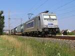 Metrans 386 007-9 mit Containerzug in Fahrtrichtung Seelze.