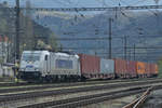 386 012-9 von METRANS mit einem Containerzug, gesehen im April 2017 in Ústí nad Labem.