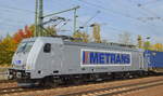 METRANS Rail s.r.o. mit der fast noch fabrikfrischen   386 037-6  [NVR-Number: 91 54 7386 037-6 CZ-MT] und Containerzug am 09.10.18 Bf. Flughafen Berlin-Schönefeld.