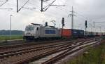 386 011 der Metrans beförderte am 17.10.15 einen Containerzug durch Rodleben Richtung Magdeburg.