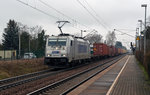 386 012 führte am 19.02.16 einen Metrans-Containerzug durch Glaubitz Richtung Dresden.