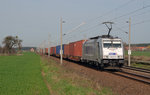 386 011 der Metrans beförderte am 03.04.16 einen Containerzug durch Rodleben Richtung Wittenberg.