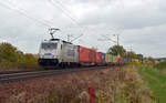 386 011 der Metrans führte am 29.10.16 einen Containerzug durch Zeithain Richtung Falkenberg(E).