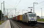 Mit ihrer 386 011 führte Metrans am 09.12.16 einen Containerzug durch Rodleben Richtung Wittenberg.