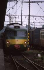 Gleichstrom Triebwagen 451076 am 27.6.1988 im Bahnhof Kolin.