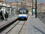 Vor den Toren der alten Stadtmauer befindet sich die gerade 2009 neu erffnete Endhaltestelle Topkapi (hat nichts mit dem gleichnamigen Palast zu tun!)
der Linie 4. Auf dieser Linie verkehren auch ehemalige Klner. Hier ist Tram 203 (ex Kln KVB-2003, Stadtbahnwagen-B100S, Dwag 1976) unterwegs.
Dies war der erste Serienwagen des Typs B, der fr Kln gebaut wurde.
14.04.09