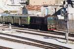 040-DK-98 (Bo'Bo', de, Hersteller: MLW, Type: DL536B, Fab.Nr.: M6100-18, Baujahr 1978) am 30.Dezember 2001 mit einem Regionalzug im Gare de Tunis Ville. (Fotoscan)
