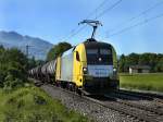 Die ES 64 U2-012 von TXL am 05.06.2010 mit einem ...