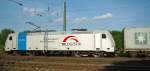 185 697-0 mal im Seitenprofil als sie mit Containerzug am ...