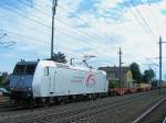 TX Logistik AG 185 538-6(TXLOGISTIC)karrt einen Containerzug bei Marchtrenk Richtung Deutschland;100713