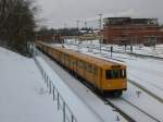 U-Bahn Berlin U-Bahnlinie 2 nach S+U Bahnhof Pankow am U-Bahnhof Olympiastadion.(30.1.2010)