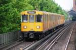 Berlin, 13.05.2010, U-Bahn-Linie U2 nach Ruhleben bei der Einfahrt in ...