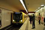 Bild vom Geburtstag - Der BVG H-Zug 5007 erreicht hier ...